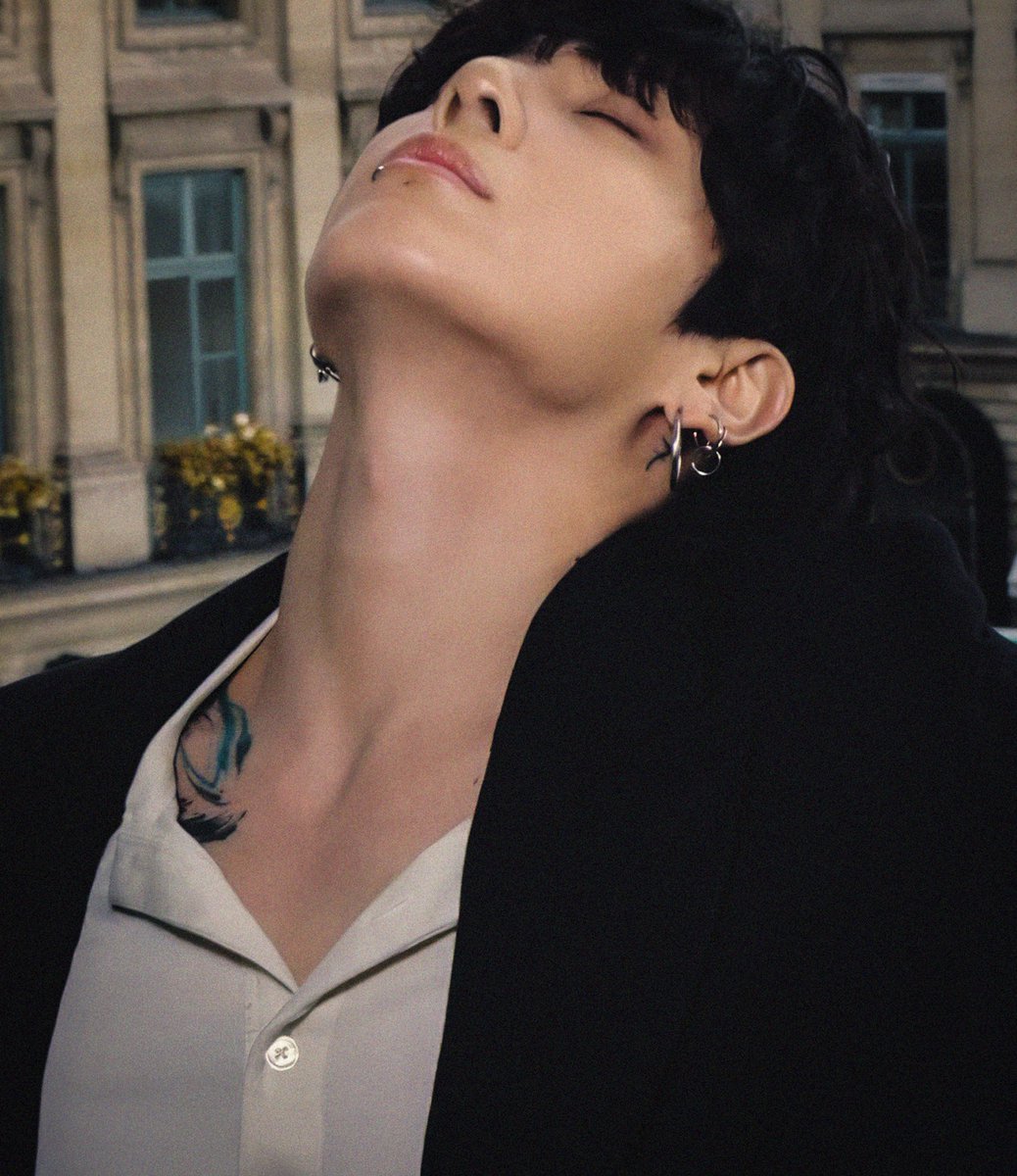 illegal 😭
.
.
#JUNGKOOKxCHANELBEAUTY