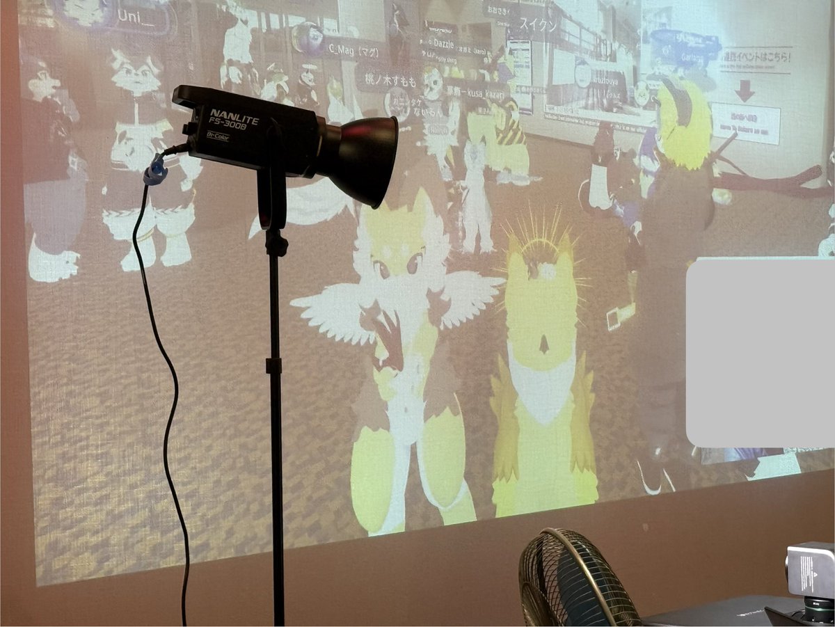 fu_uVL's tweet photo. #JMoF2026 ゼラオラ(ポケモンfit)とスリーショット撮ってもらった!おっきい!
#VRJMoF には知ってる顔がいr……カエンタケ…カエンタケ…… https://t.co/S69f9xREPL