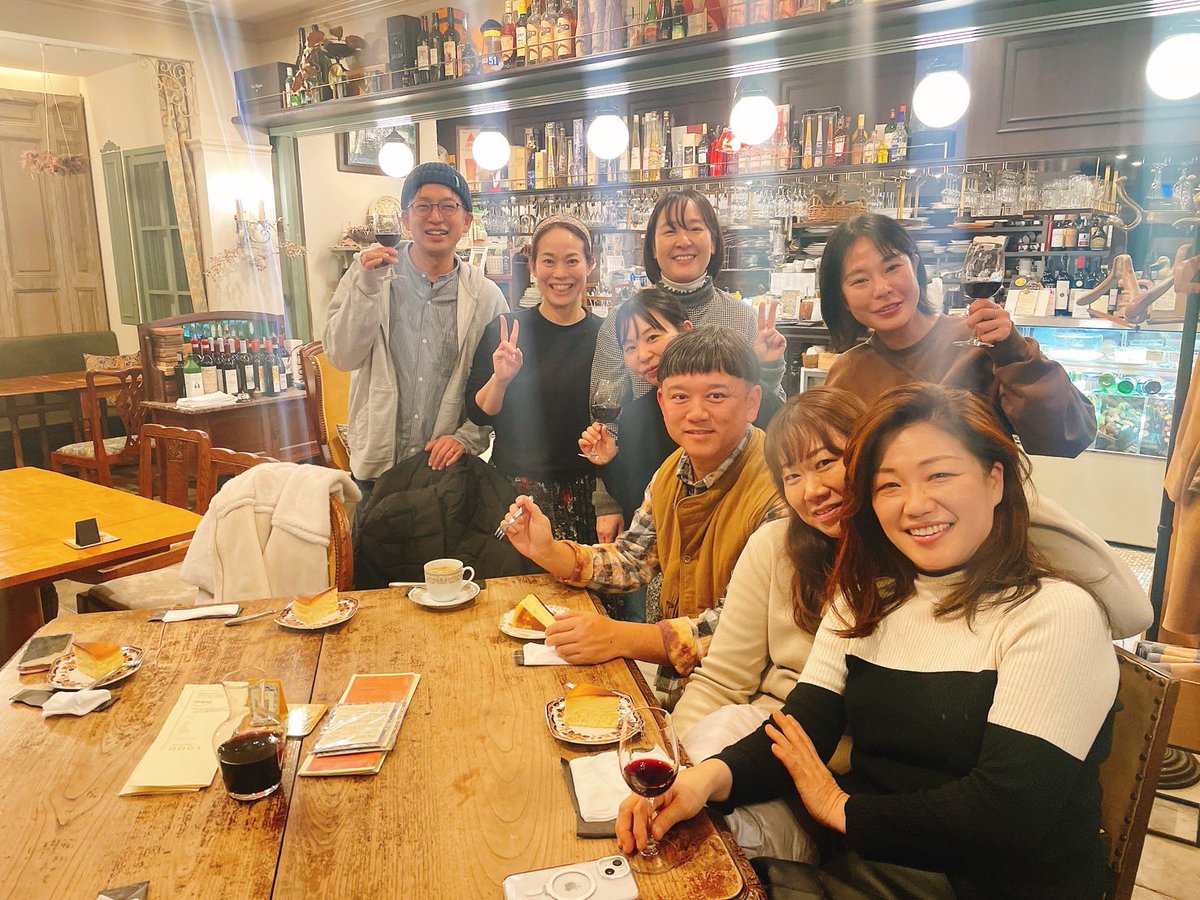 kochiartwarming's tweet photo. kochi art warming新年会！

昨年の第3回公演からちょうど一年。
今年一年の活動方針とスケジュールが決まりました。

2026年のKAWもどうぞよろしくお願いします。 https://t.co/2aAP58h504