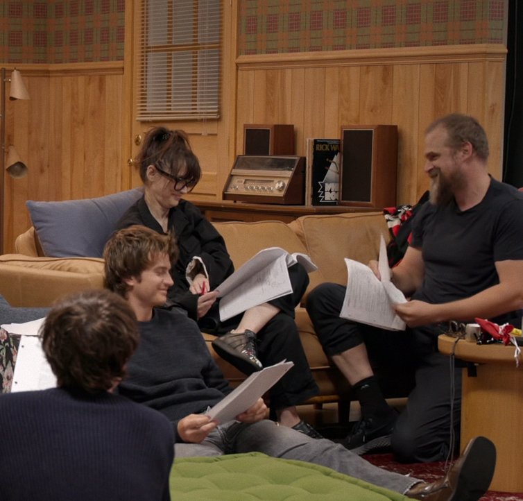 Joycenhop's tweet image. HELLO?!??!?!