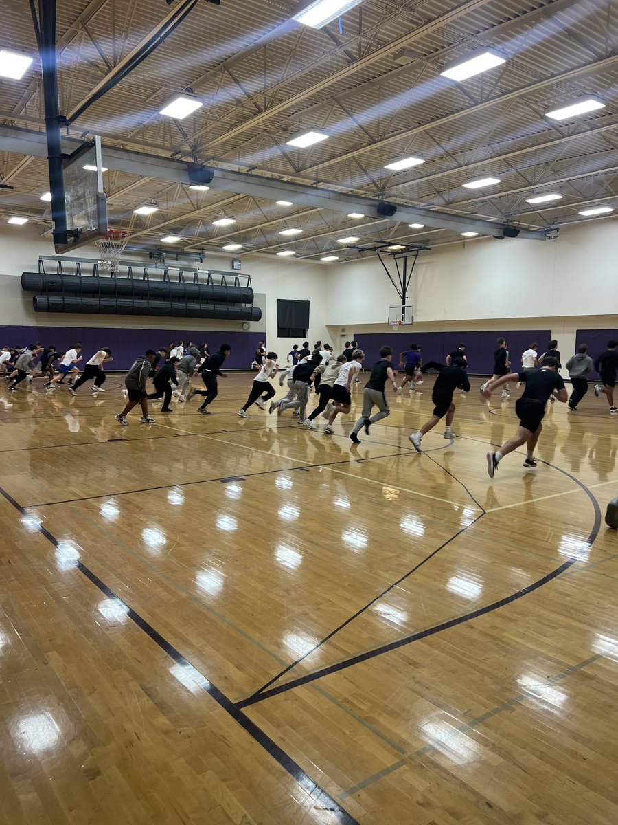 issaquahfb's tweet photo. Started Winter Conditioning off strong this morning! #EagleFamily #CDST https://t.co/0AMP9t02sw