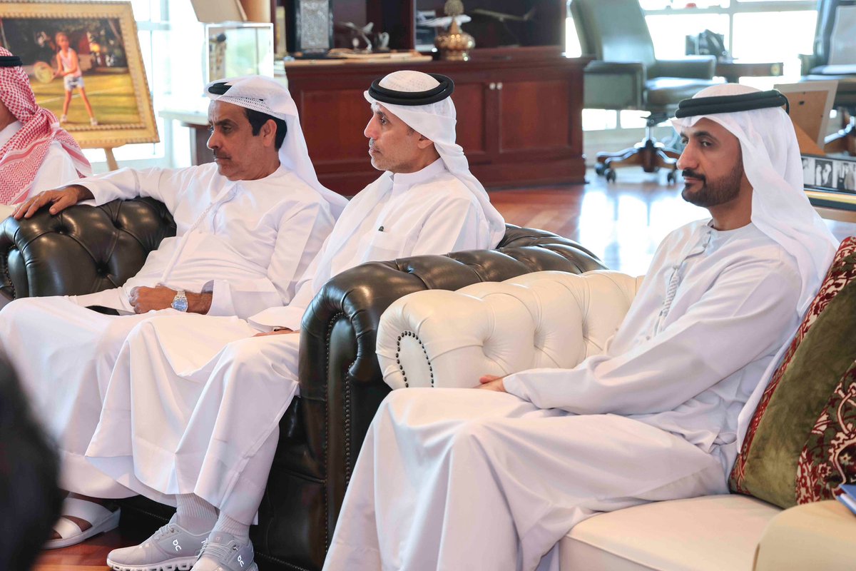 KhalafAlHabtoor's tweet photo. سعدت اليوم باستقبال كل من اللواء أحمد خليفة المنصوري، مستشار التواصل الثقافي، والدكتور محمد إبراهيم الفارسي، الباحث الأول في #دائرة_الشؤون_الإسلامية_والعمل_الخيري في #دبي، في لقاء تناول عدداً من القضايا المرتبطة بدور الأوقاف والشؤون الإسلامية في خدمة المجتمع وتعزيز القيم الإنسانية.

واطّلعت منهم على العمل الإنساني والخيري، وتوسيع أثره الاجتماعي، ودوره في ترسيخ مبادئ التكافل، وتعزيز المسؤولية المجتمعية. كل التقدير للجهود المبذولة في هذا القطاع الحيوي، لما له من أثر مباشر في خدمة الناس وتعزيز الاستقرار المجتمعي.
