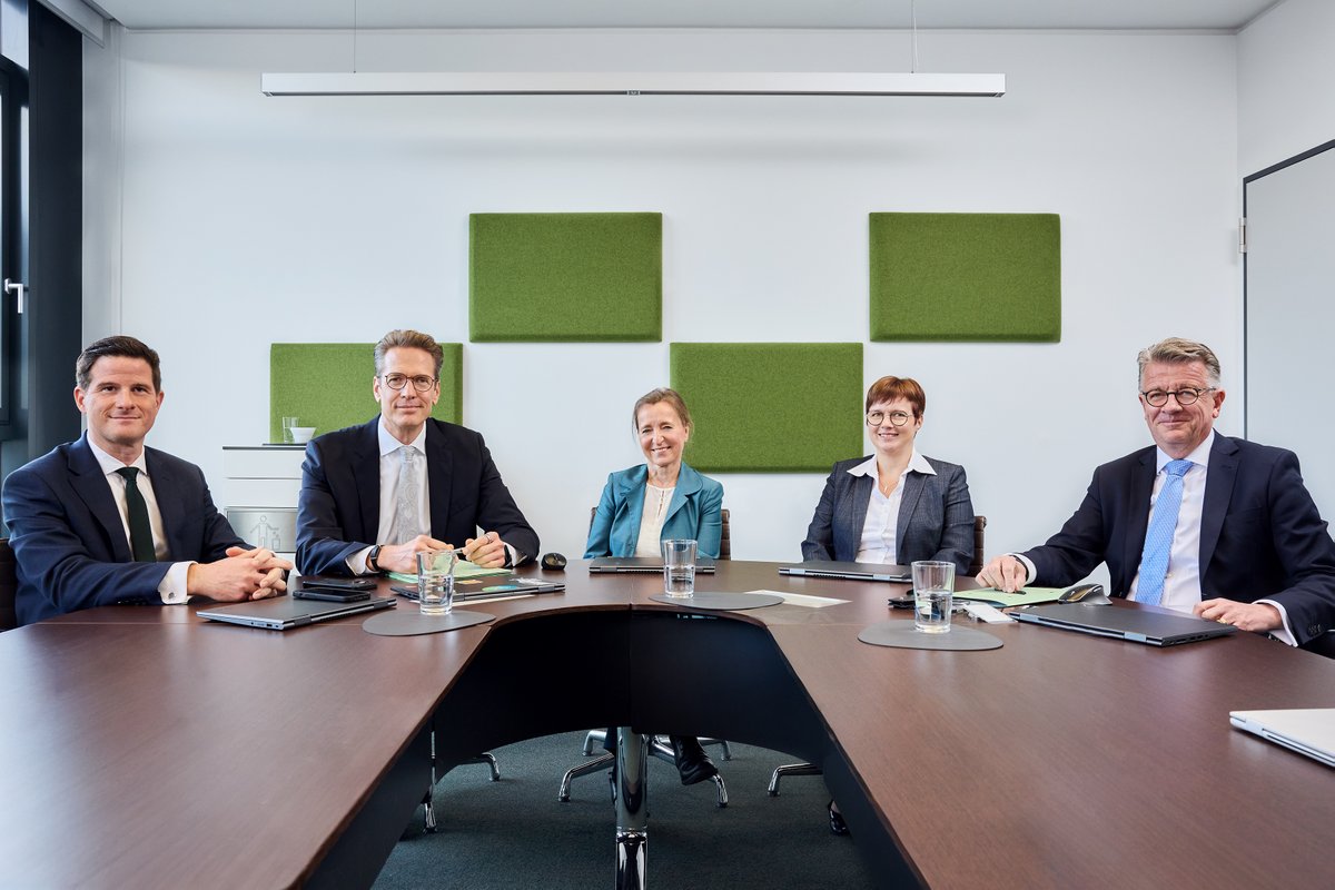 vbote's tweet photo. DEVK baut Vorstand um https://t.co/Nw48KVjnmb #Karriere #DEVK #Vorstand #MichaelKnaup #Karriere https://t.co/7tnr6qo01i