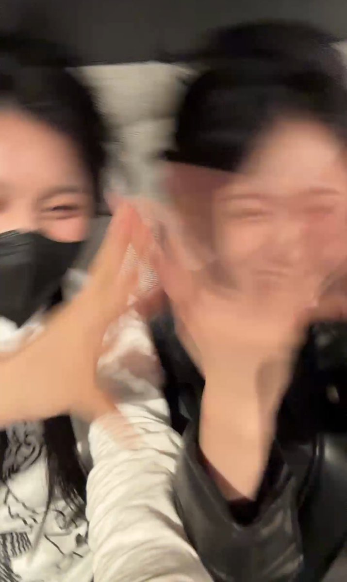 finky0611's tweet image. 1년전 오늘 신비엄지
(난 이제 지쳤어요 땡벌)