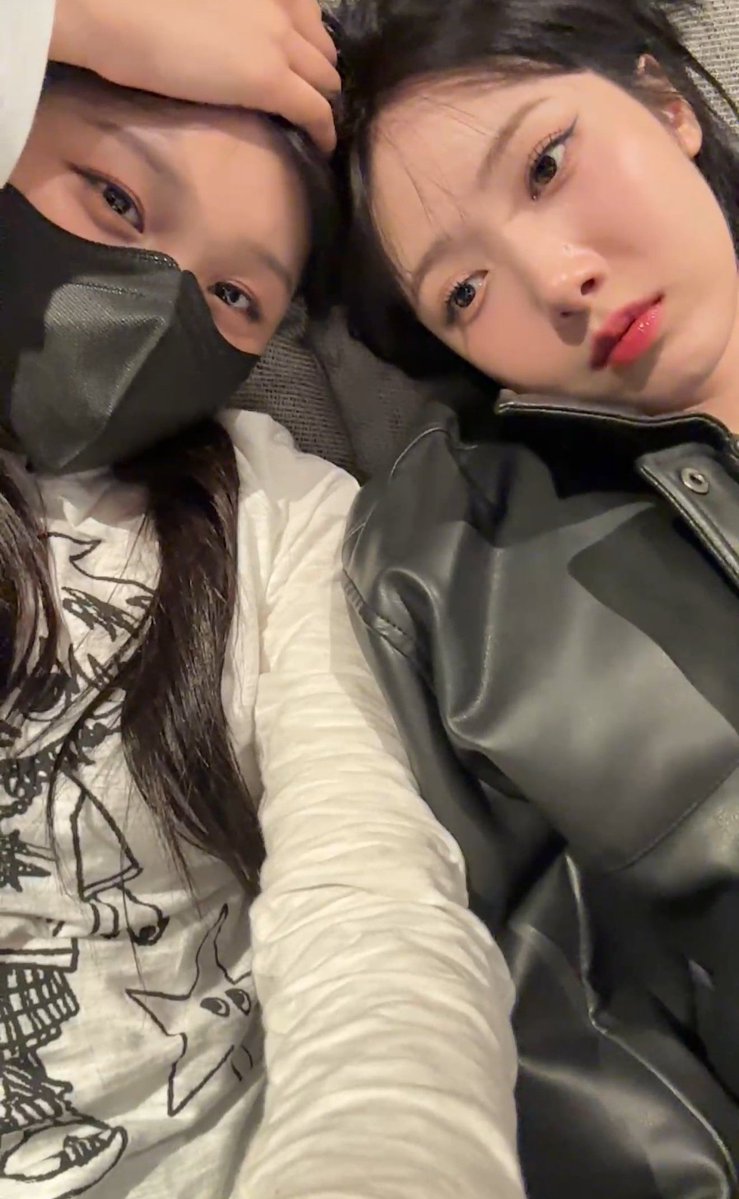 finky0611's tweet image. 1년전 오늘 신비엄지
(난 이제 지쳤어요 땡벌)