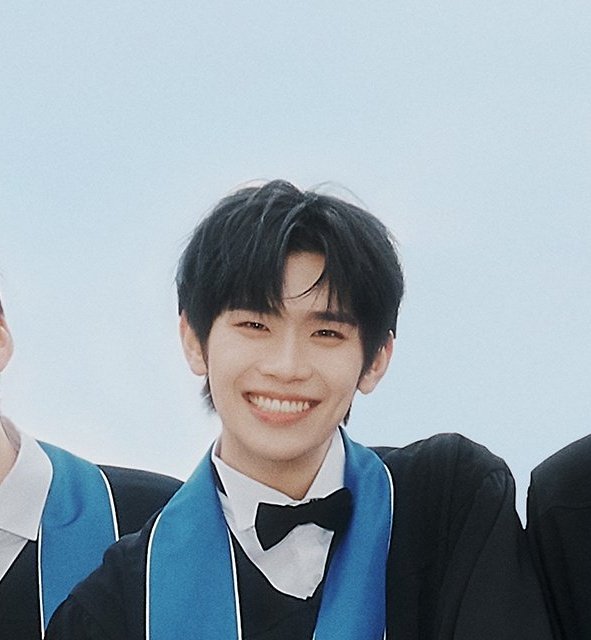 packgunnewtarea's tweet photo. 씨익                                                  빵긋 💕 https://t.co/zd2IJ9OKBf