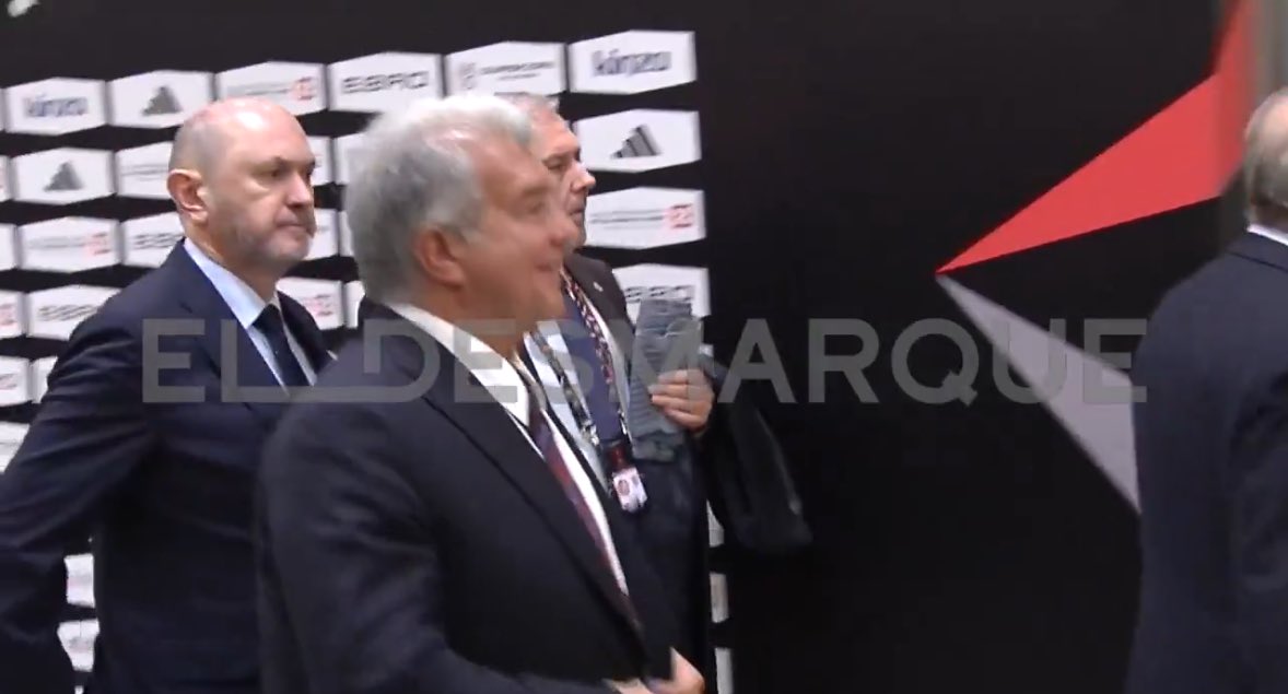 <a href="/CoherenceFcb/">CoherenceFCB</a> 🤣🤣🤣🤣🤣🤣Tema sa tête il est mort de rire