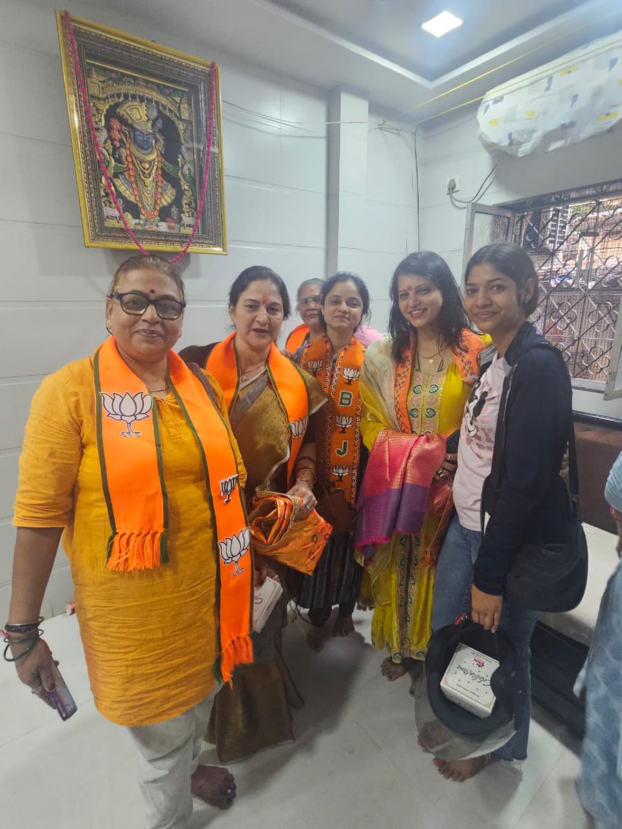 komal1309831's tweet photo. मुंबई महानगरपालिका के चुनाव में वार्ड क्रमांक 35 की राखी गौरव शाह जी  के नेतृत्व में शैलेश नगर, सापूरपाडा मे पॉकेट सभा रखी गई |@narendramodi @PiyushGoyal @MPLodha @ShelarAshish  @BJPMahilaMorcha https://t.co/9hOPoDazj6