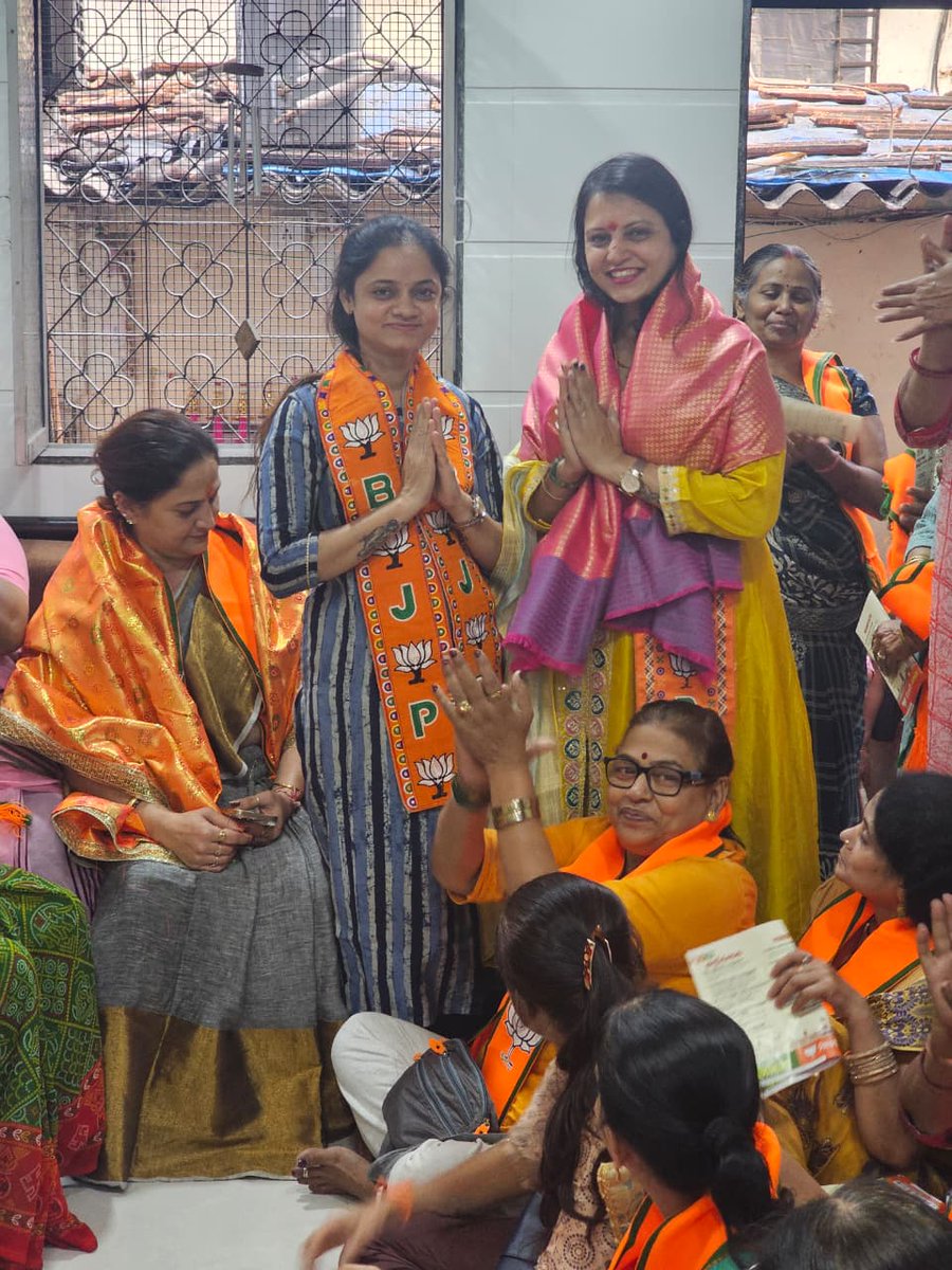 komal1309831's tweet photo. मुंबई महानगरपालिका के चुनाव में वार्ड क्रमांक 35 की राखी गौरव शाह जी  के नेतृत्व में शैलेश नगर, सापूरपाडा मे पॉकेट सभा रखी गई |@narendramodi @PiyushGoyal @MPLodha @ShelarAshish  @BJPMahilaMorcha https://t.co/9hOPoDazj6