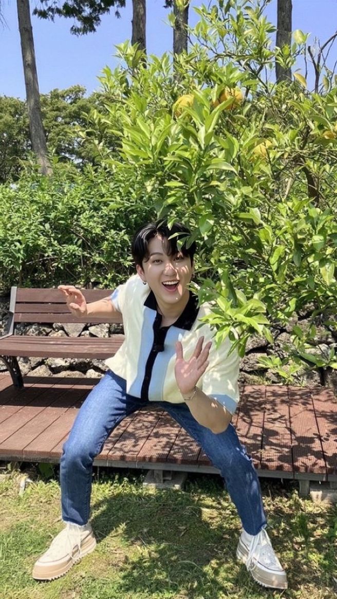 人間なら内面の暗い沼に落ちたり、想念に陥ることもある。 でもチャンビンは何か違った。 いつも目の前の幸せを作って愛を与えるのが1位の人のようだった。 チャンビンが愛する人たちといる時に作る空間の雰囲気を見れば、どれほど愛が多いのか感じられる。