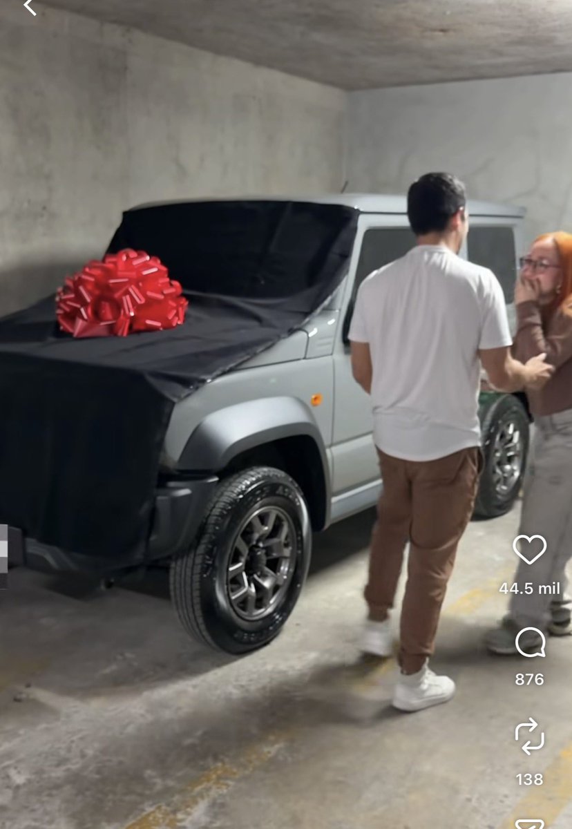 vayavayatv's tweet image. El Guana sorprendió a su novia Citlali regalándole una camioneta