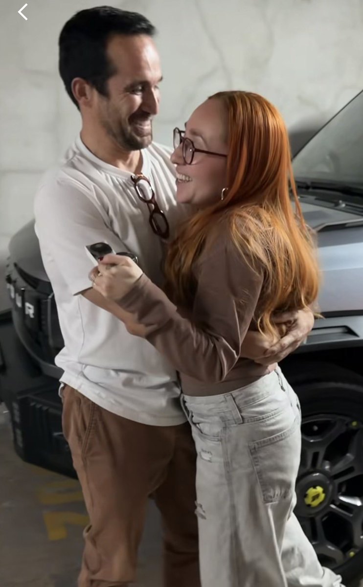 vayavayatv's tweet image. El Guana sorprendió a su novia Citlali regalándole una camioneta
