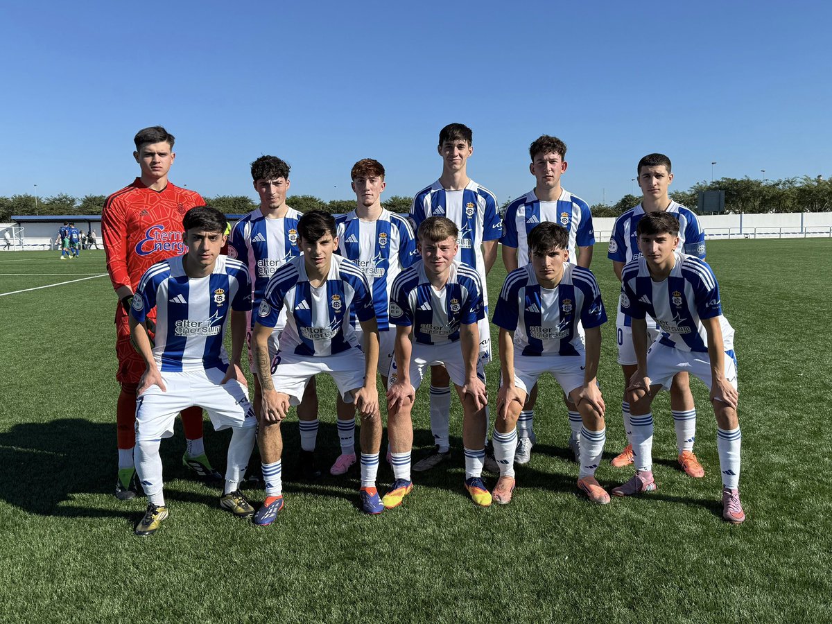 futbolbaserecre's tweet photo. Empieza 2026 para Juvenil B con victoria, con un 4-1 frente al FB Bonares 👏🏻

Este resultado hace que se coloquen en lo más alto de la clasificación, ¡a seguir así, equipo! ¡Enhorabuena! 💙

⚽️ Manu
⚽️ Solís (P)
⚽️ Rubio
⚽️ Álex Fernández 

#JuvenilB #DecanoDelFutbolEspañol https://t.co/ufKO2ZEaxP