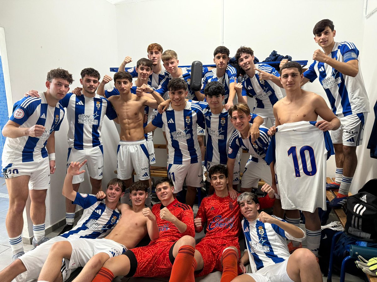 futbolbaserecre's tweet photo. Empieza 2026 para Juvenil B con victoria, con un 4-1 frente al FB Bonares 👏🏻

Este resultado hace que se coloquen en lo más alto de la clasificación, ¡a seguir así, equipo! ¡Enhorabuena! 💙

⚽️ Manu
⚽️ Solís (P)
⚽️ Rubio
⚽️ Álex Fernández 

#JuvenilB #DecanoDelFutbolEspañol https://t.co/ufKO2ZEaxP