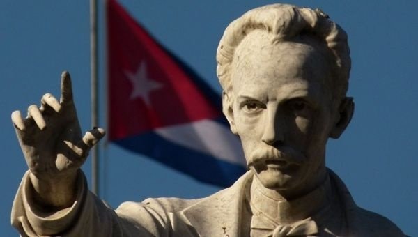 #JoséMartí: “Los árboles se han de poner en fila, para que no pase el gigante de las siete leguas! 
Es la hora del recuento,y de la marcha unida, y hemos de andar en cuadro apretado, como la plata en las raíces de los Andes”.

#UnidosXCuba