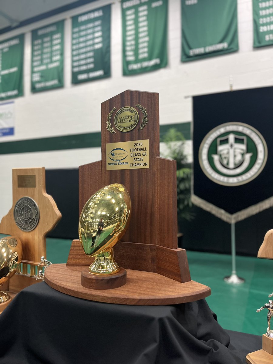 trinitysports's tweet photo. An incredible morning in Steinhauser Gym. Trophies on the floor. Brotherhood in the room.

Celebrating academic excellence, 2025 state championships, and the Trinity tradition—past and present—at today’s Sports &amp; Activities Assembly.

Trinity Forever.  ☘️🎓🏆 https://t.co/QZmoQTxhJy