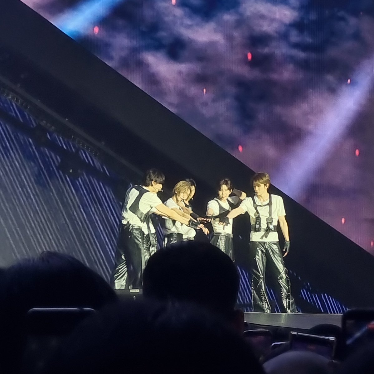 Esa. (kinda ia) tweet media