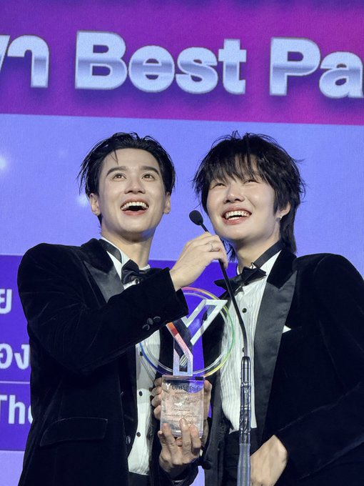 kritbaee's tweet photo. Someone tells keng he won best partner award and not at their wedding https://t.co/3REZkIgQdS