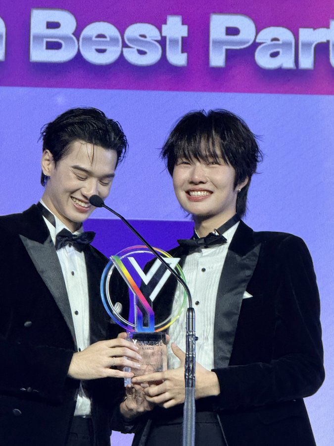 kritbaee's tweet photo. Someone tells keng he won best partner award and not at their wedding https://t.co/3REZkIgQdS