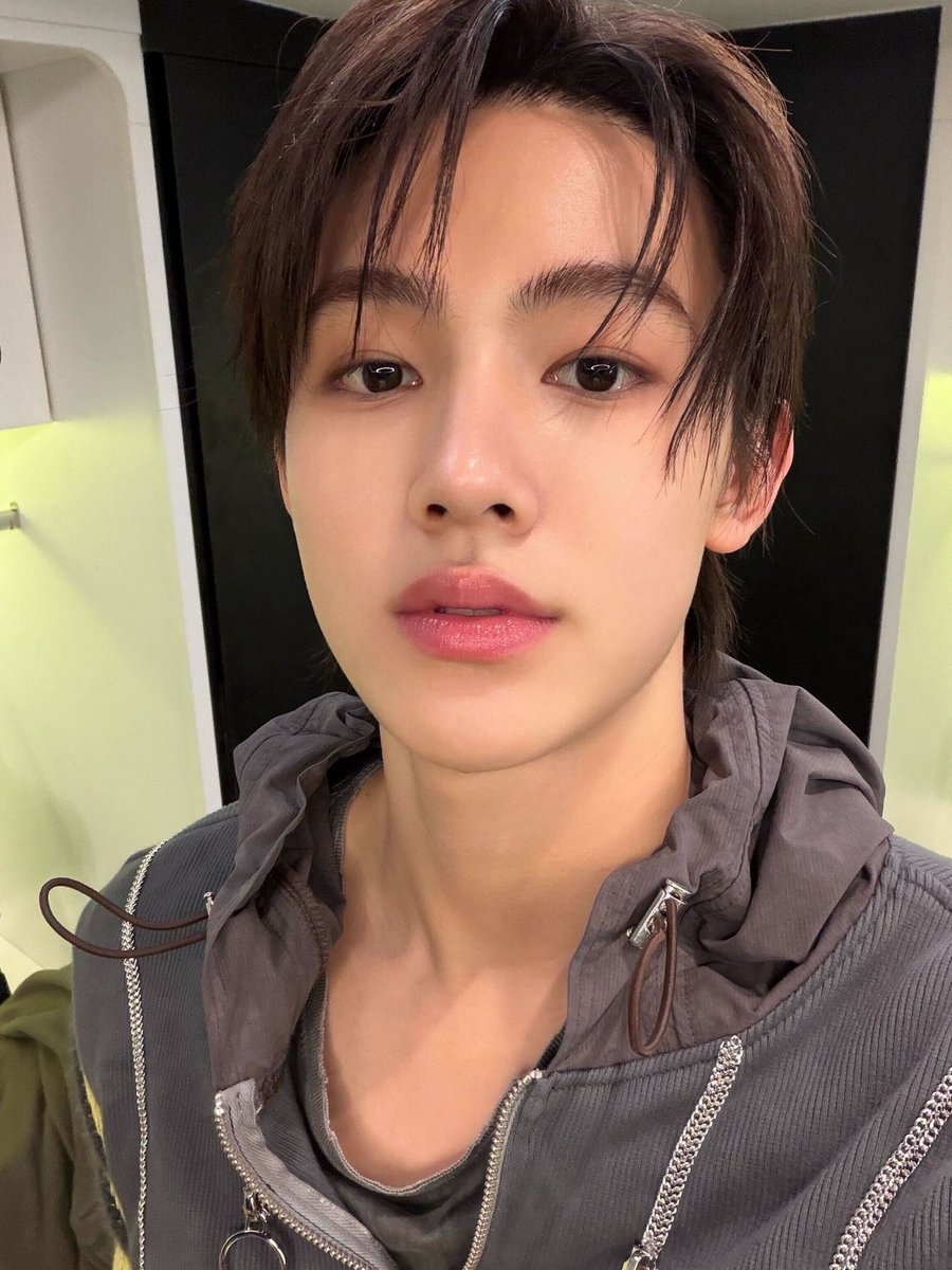 sweyaye26953's tweet photo. #HappySeonghyeonDay
#EomfulSeventeenYears 
#성현이의데뷔후첫생일을
생일 축하해요. 항상 즐겁게 지내요, 여우야. https://t.co/iAQdpfwYhF
