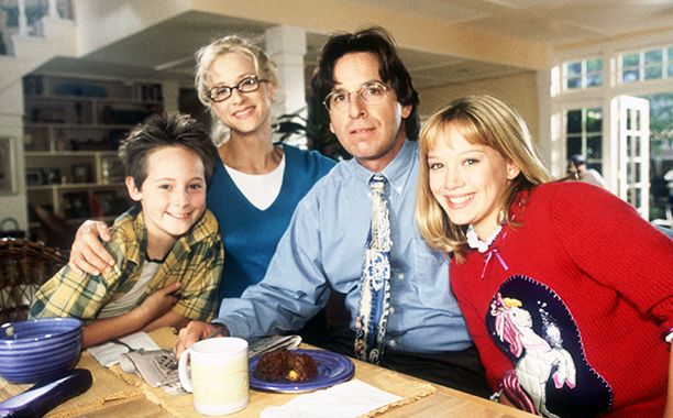 k50cullen's tweet photo. In 2001 and 25 Years Ago, #LizzieMcGuire premiered on @DisneyChannel on this day RT and Like if you love and miss this show. (@HilaryDuff, @TheLalaine, #AdamLamberg, @SirJakeThomas, @HallieTodd, #RobertCarradine, #TerriMinsky, #StanRogow, #SusanEstelleJansen, @rachel__winter) https://t.co/PGoRyfrkQO