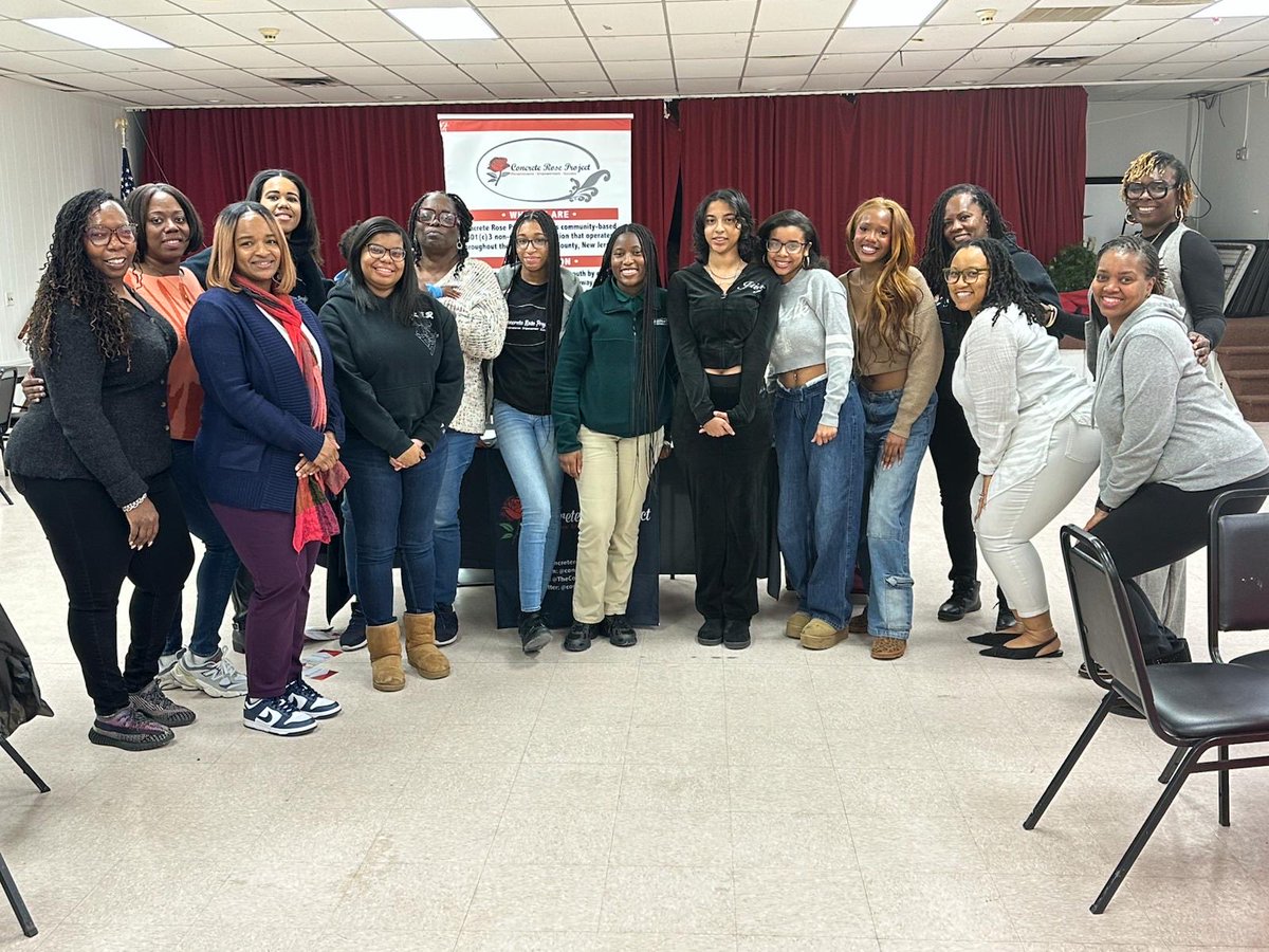 ConcreteRosePro's tweet photo. “All kids need is a little help, a little hope, and someone who believes in them.” – Earvin ‘Magic’ Johnson

January is National Mentoring Month! Concrete Rose Project would like to thank the mentors that dedicate their time and efforts in impacting our Rosebuds 🌹 https://t.co/btgvxrqc1j