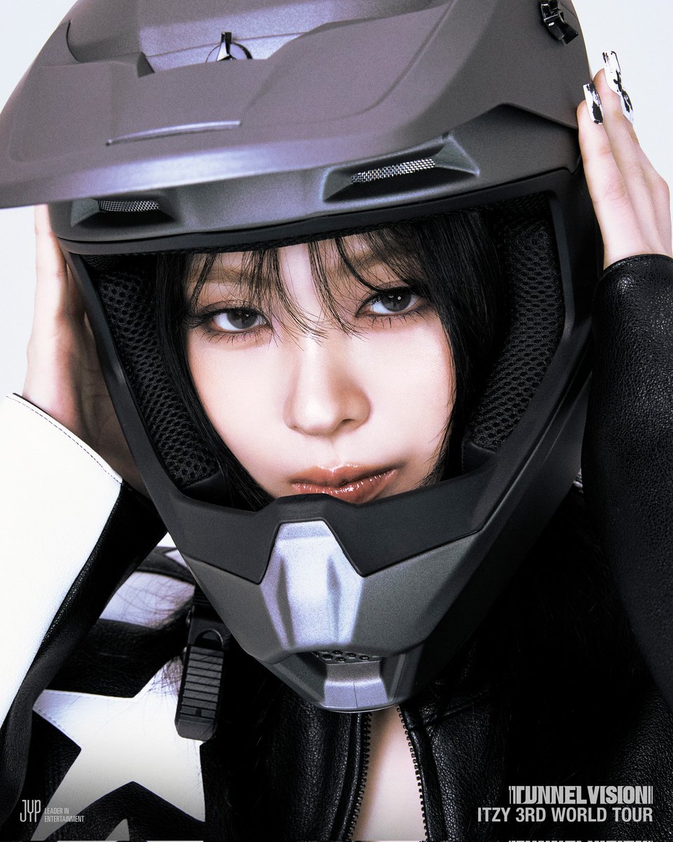 Ryujjna's tweet photo. Hey *leans on my expensive $100,000 Harley Davidson Sportster that I bought using my face card* got any plans? https://t.co/BK2UvBTfKc