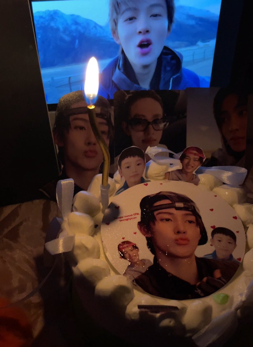 cherryksh_'s tweet image. happy sweet 17th adek 💗