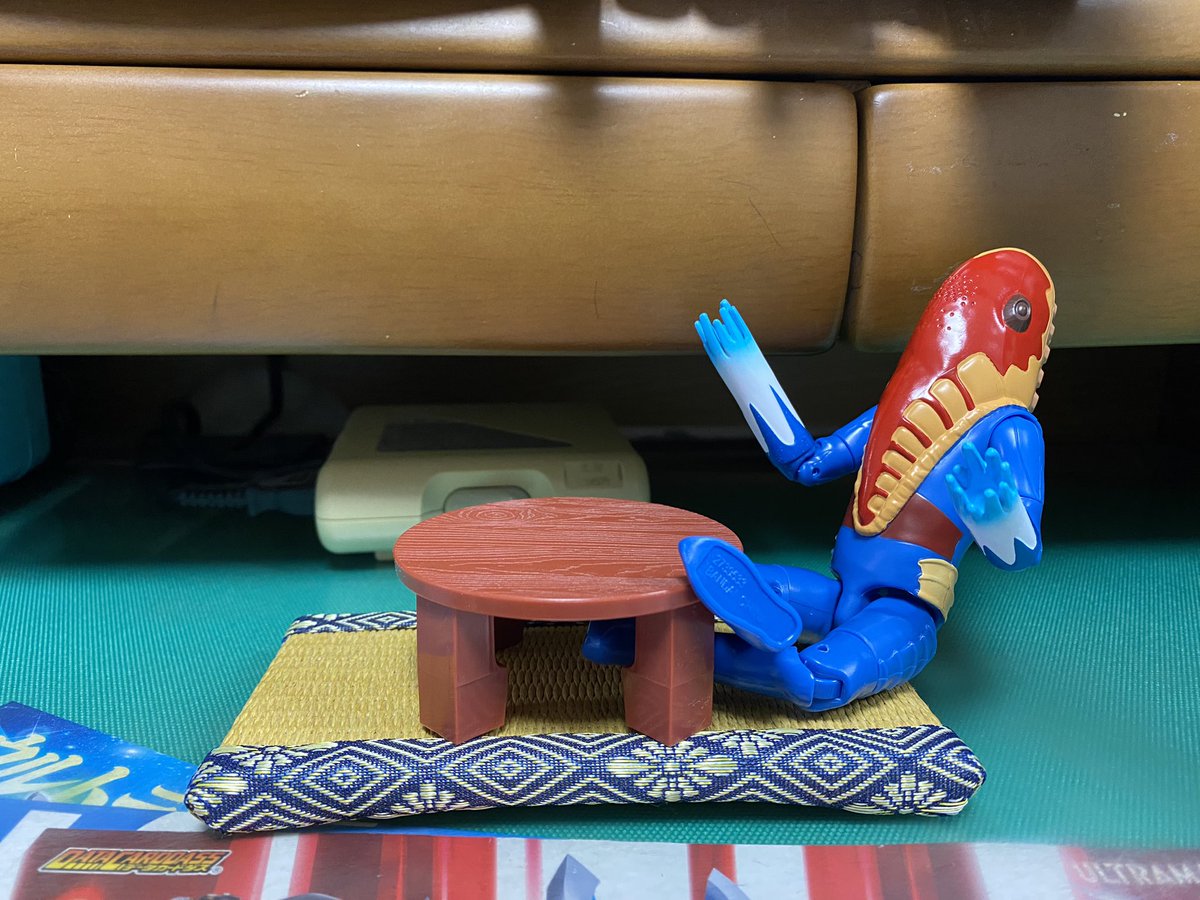 ウルトラセブンのメトロン星人といえば、やっぱりちゃぶ台ですよね