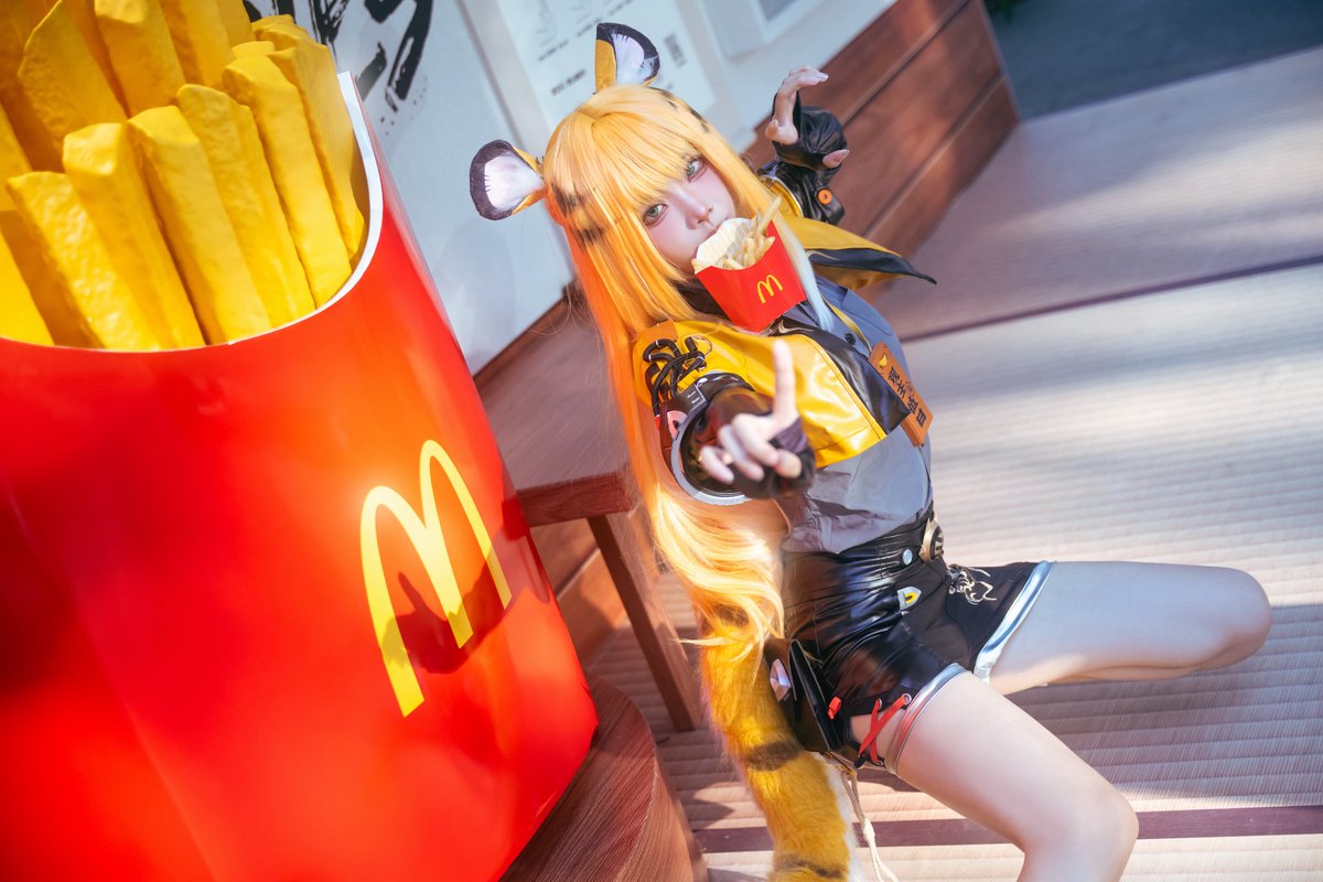 四巫日モミ tweet media