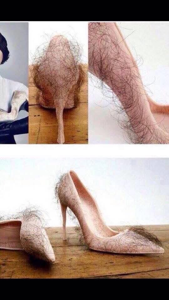 Scarpe effetto pelle umana con peli incorporati: il sogno proibito di ogni podologo in crisi esistenziale.