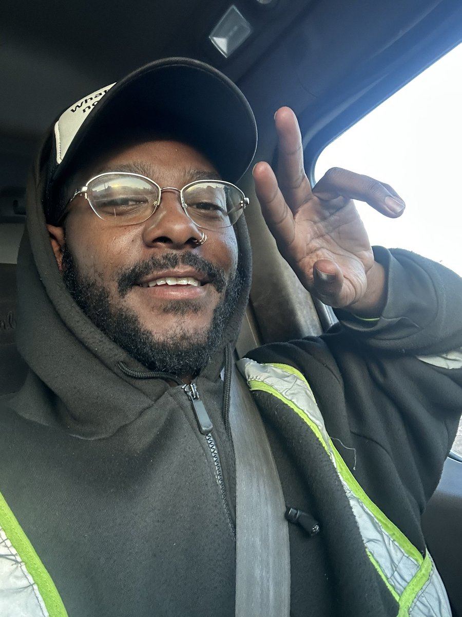 thtguyt's tweet photo. #Day413 ! Apecoin🦍
A Supporting $APE 🐸🐐 A life Keep pushing
Selfie until ApeCoin hits a all-time high
🤞🏾🫡 #yuga @apecoin Blessings 🐒ApE https://t.co/HSSdFMHM0r