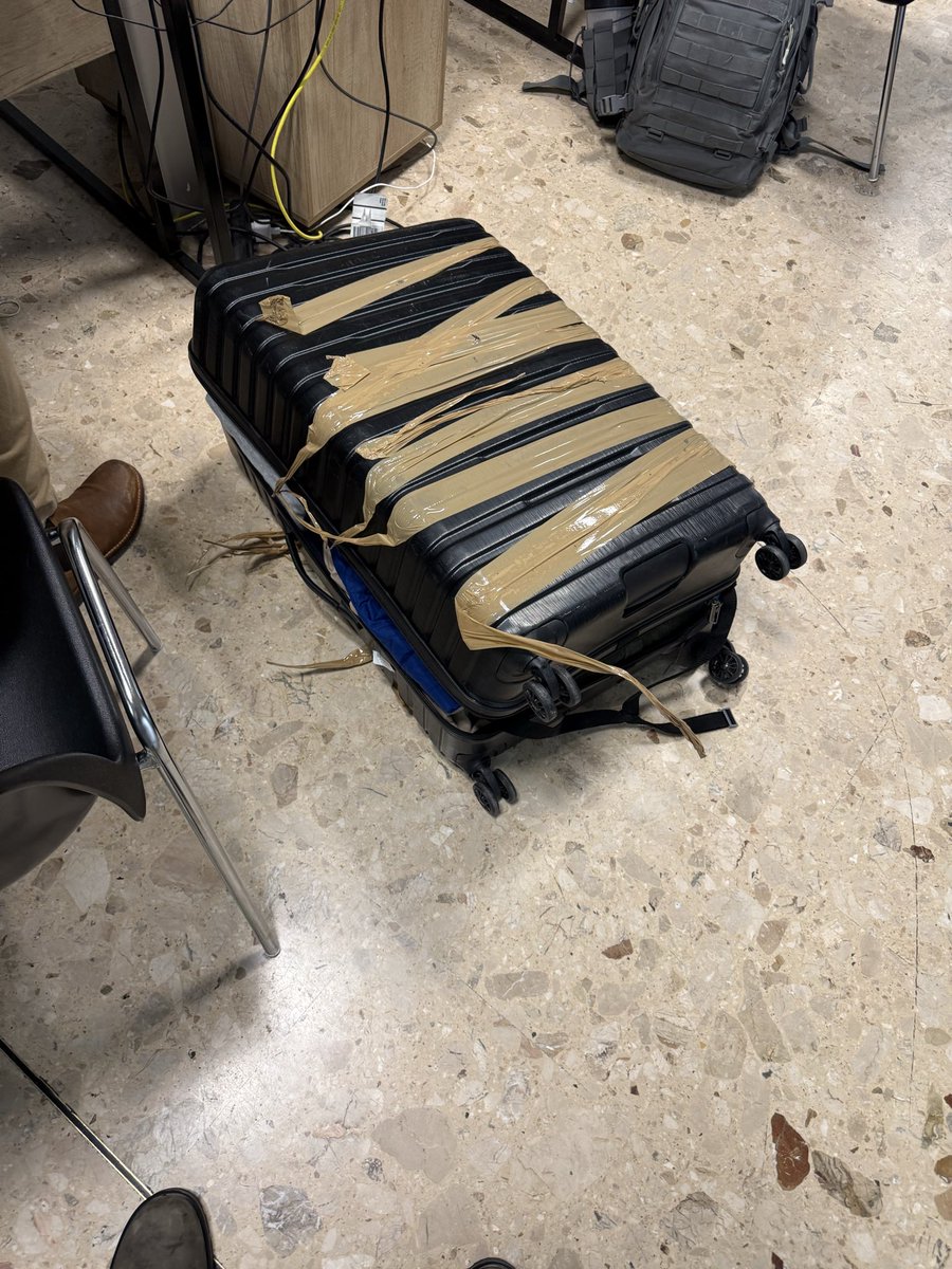 Bummer67777's tweet photo. @airfrance I was thrilled to finally get one of my bags 2 days late and destroyed. @airfrance what are we doing now. https://t.co/CLuvHPjQ0G