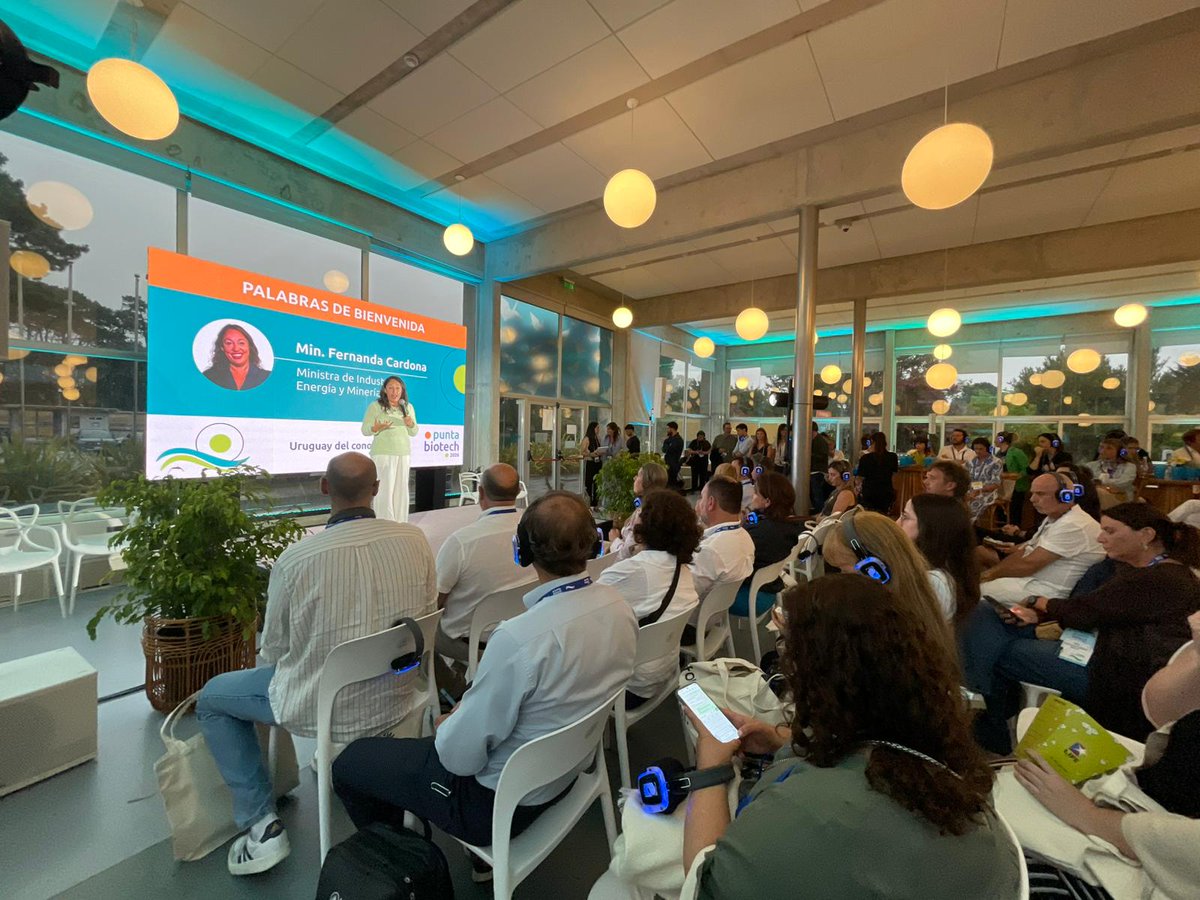 MIEM_Uruguay's tweet photo. La ministra @FcardonaUy inauguró Punta Biotech 2026, un evento que reunió a expertos y profesionales de la biotecnología para compartir conocimientos y establecer redes que promuevan la #innovación en América Latina. https://t.co/Iw1imzFFOW