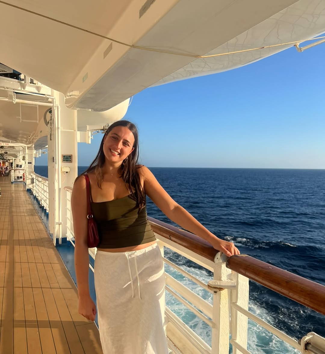 Carnival Cruise Line tweet media