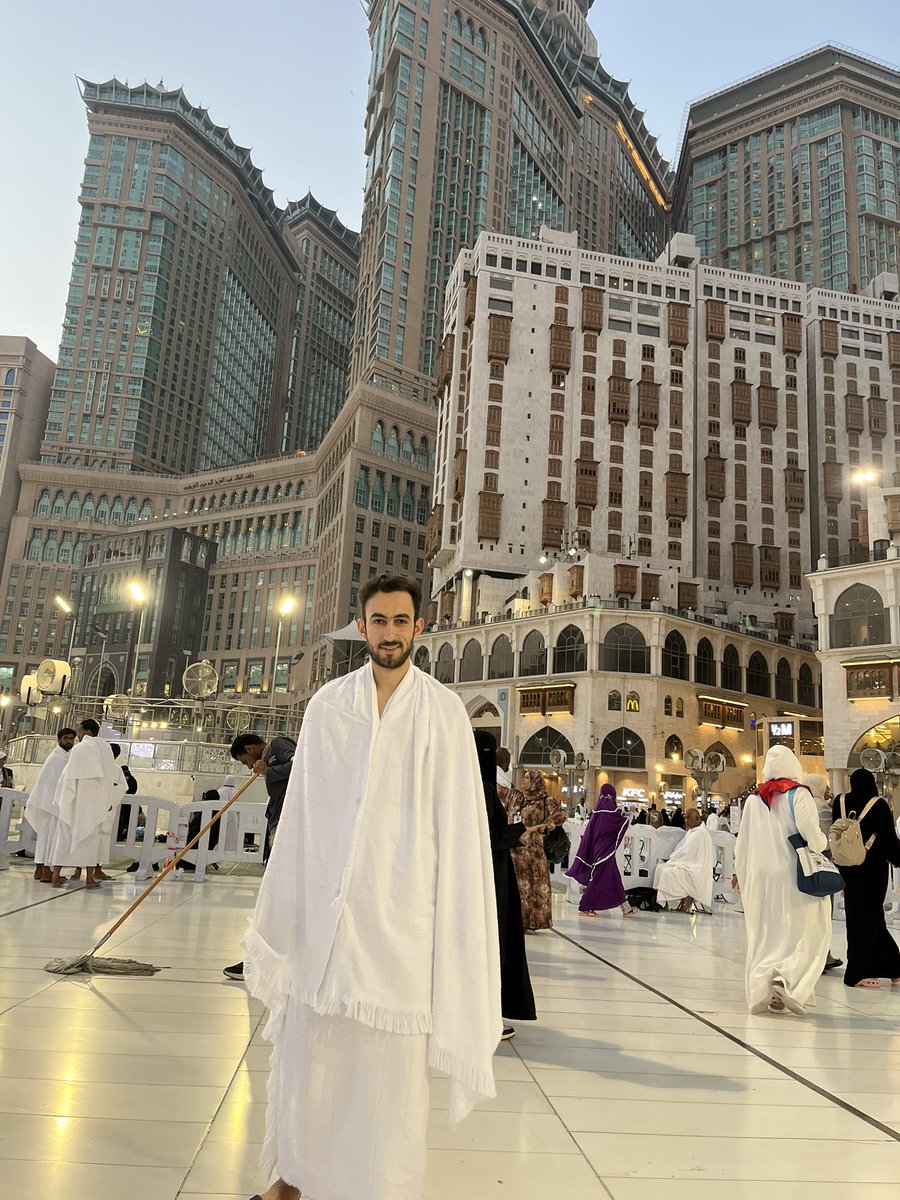 abdallah_hero80's tweet photo. اللهم تقبّل عمرتنا، واغفر ذنوبنا، واكتبنا من عبادك المقبولين، واغسل قلوبنا من الخطايا، وردّنا إلى أهلنا سالمين غانمين، اللهم اجعلها عمرةً مقبولة وسعيًا مشكورًا وذنبًا مغفورًا، ولا تجعلها آخر العهد من بيتك الحرام🤍 https://t.co/7lahOrxq7r