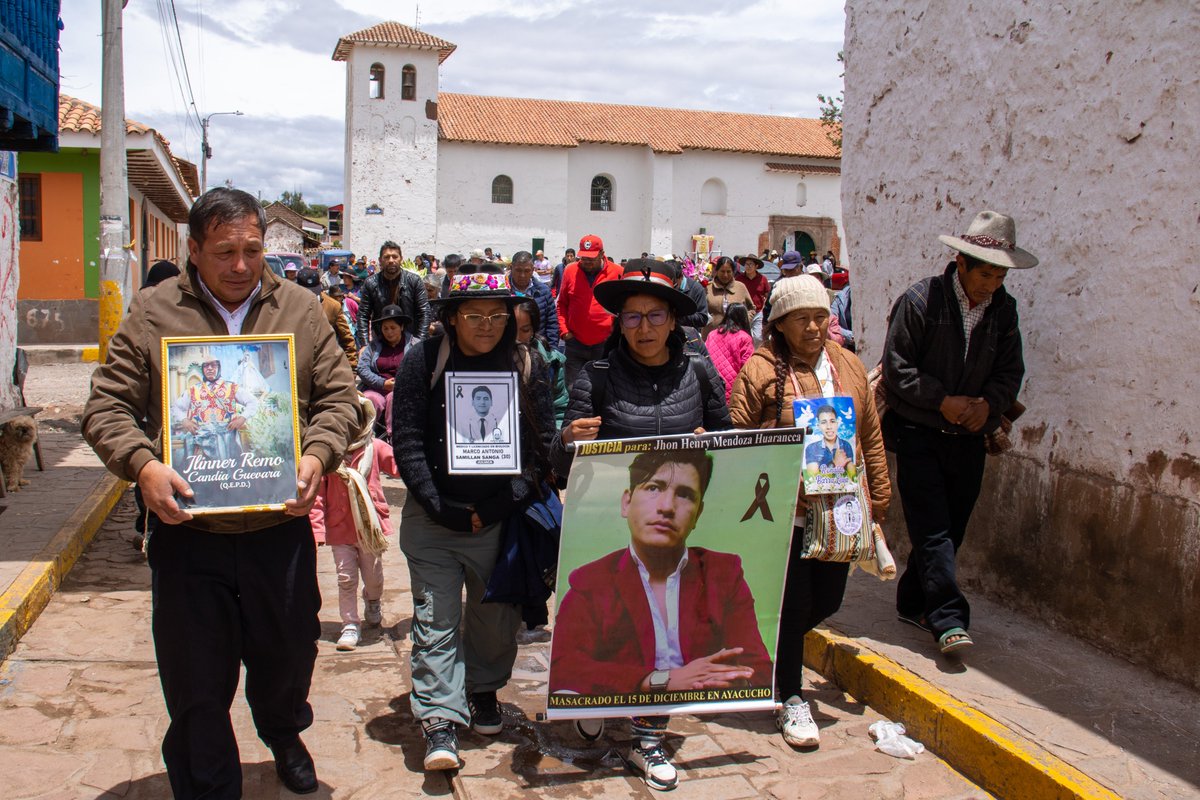 📌#Cusco | Este 11 de enero se realizó una romería en el cementerio de la provincia de Anta, a tres años del asesinato de Remo Candia, dirigente campesino que murió por impacto de proyectil de arma de fuego durante las protestas contra el régimen de Dina Boluarte.

Su familia