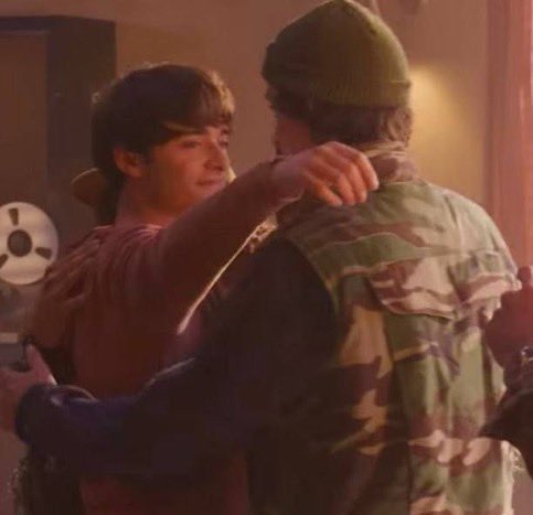 why do we live in a world where there’s more foah hugs than byler hugs. what timeline is this