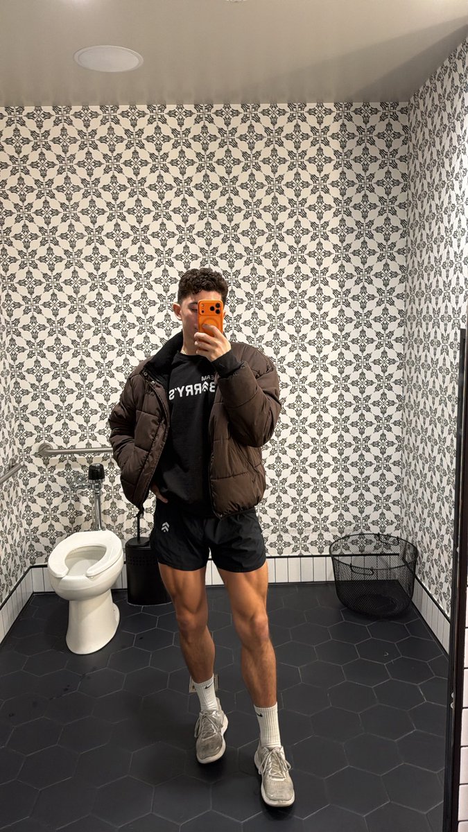 nickjonly tweet media