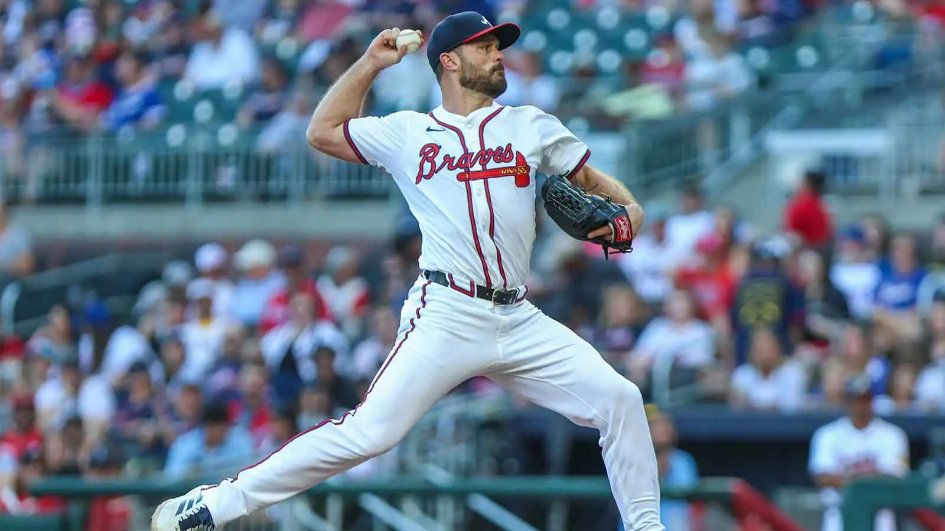 c1ayton_'s tweet photo. The Atlanta Braves strengthen their bullpen by re-signing reliever Tyler Kinley to a one-year deal after his impressive 0.74 ERA in 24 appearances last season.  https://t.co/xc50uwoxMa https://t.co/EFeJ2EkNnh