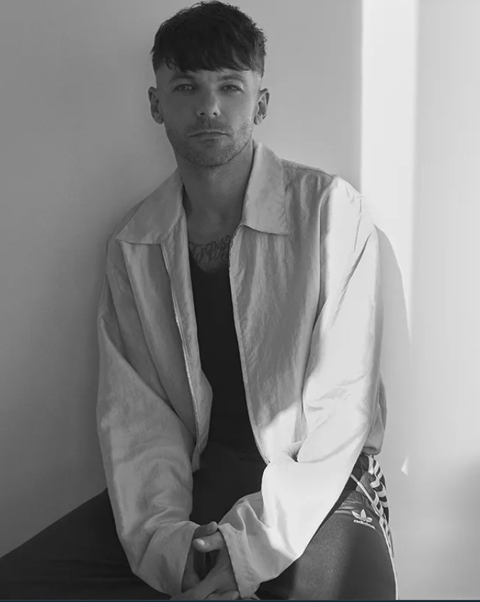 GVFCaleidoscope's tweet photo. Lou… are you trying to give us a heart attack with these photos? 😮‍💨🔥
This new era, this look, this energy—we are not okay.
And only 11 days until the new music drops.
Ready, obsessed, and emotionally unwell. 💙

#LouisTomlinson #NewEra #11Days #Billboard #WeAreNotOkay #LT26

@billboard 📸