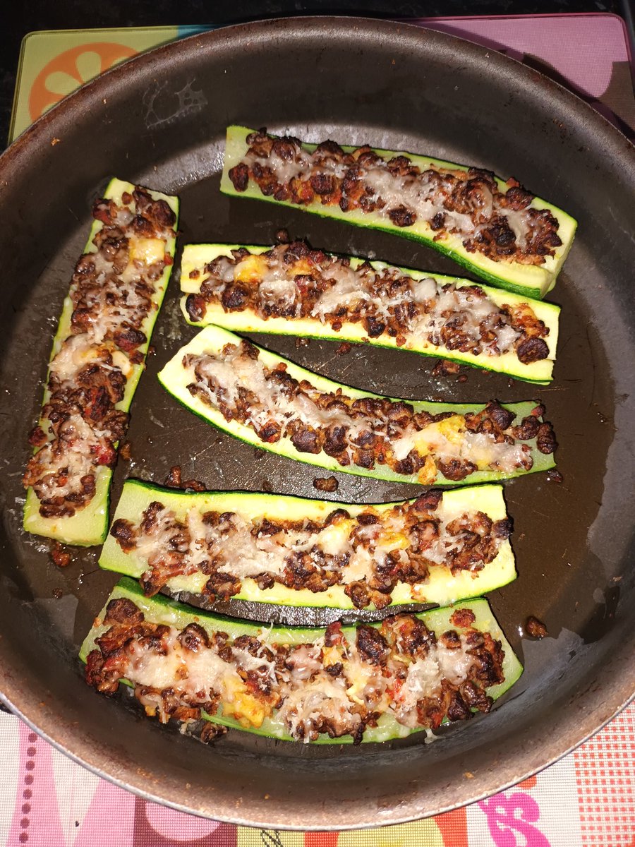 RCLoversan's tweet photo. #zucchine ripiene @QuornFoods #mince #chetelodicoafare #forgetaboutit 😁 #zucchini https://t.co/ujO80MvHNS
