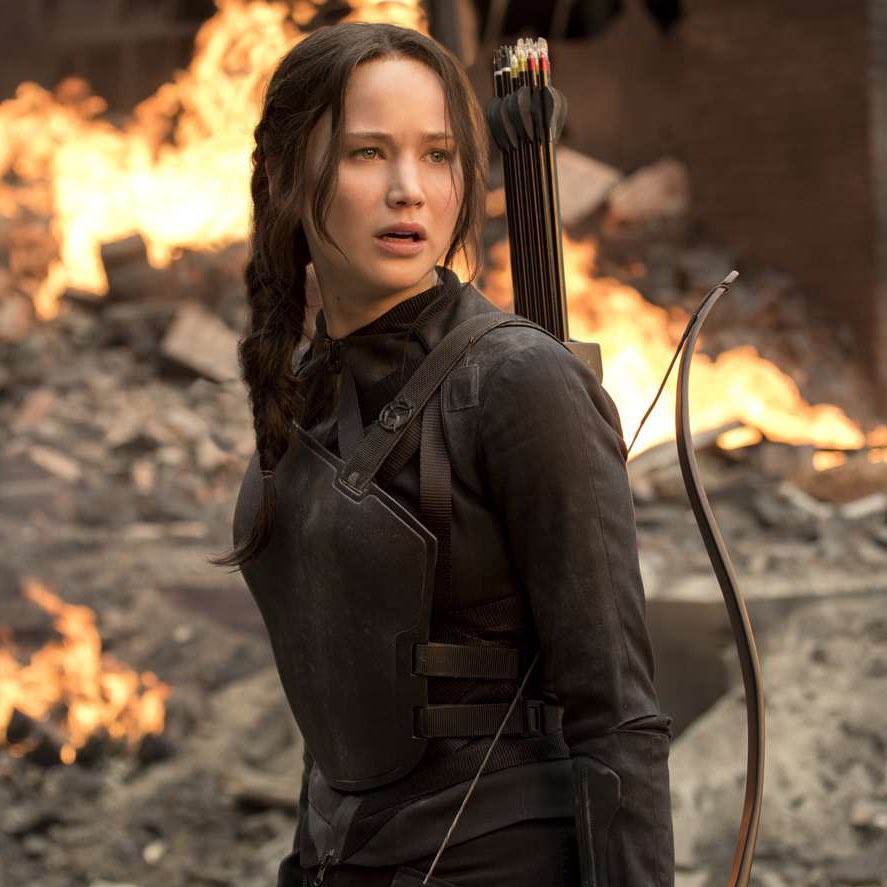 DiscussingFilm's tweet photo. Jennifer Lawrence seemingly confirms she will return as Katniss in ‘THE HUNGER GAMES: SUNRISE ON THE REAPING’

“Oh yeah it is out on the internet isn’t it”

(Source: https://t.co/h1LmPnWS11) https://t.co/bvO1CpZia5
