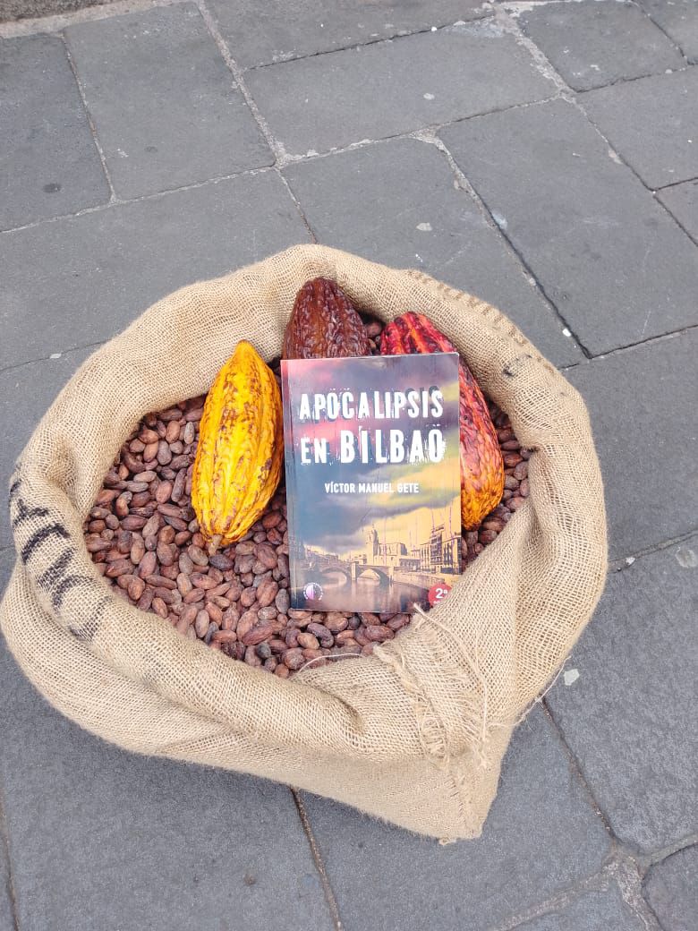 VicGete's tweet image. Foto de #ApocalipsisenBilbao con cacao original del continente América. Gracias por la foto.

#terror #novela #zombies