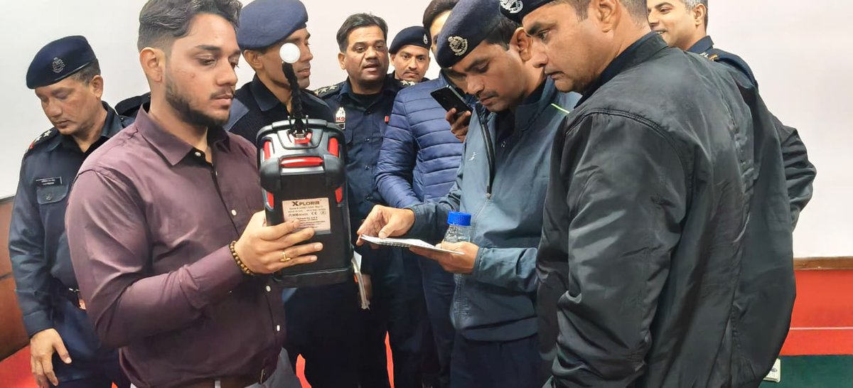 08NDRF's tweet photo. Training in action!
8th BN NDRF Ghaziabad conducted trg on Multi Gas Detector for CBRN preparedness.
This advanced device helps detect toxic gases, CWAs &amp; TICs—ensuring public , responder safety &amp; swift disaster response.
#NDRF #training #CBRN #multigasdetector https://t.co/sXBbuGIPyv
