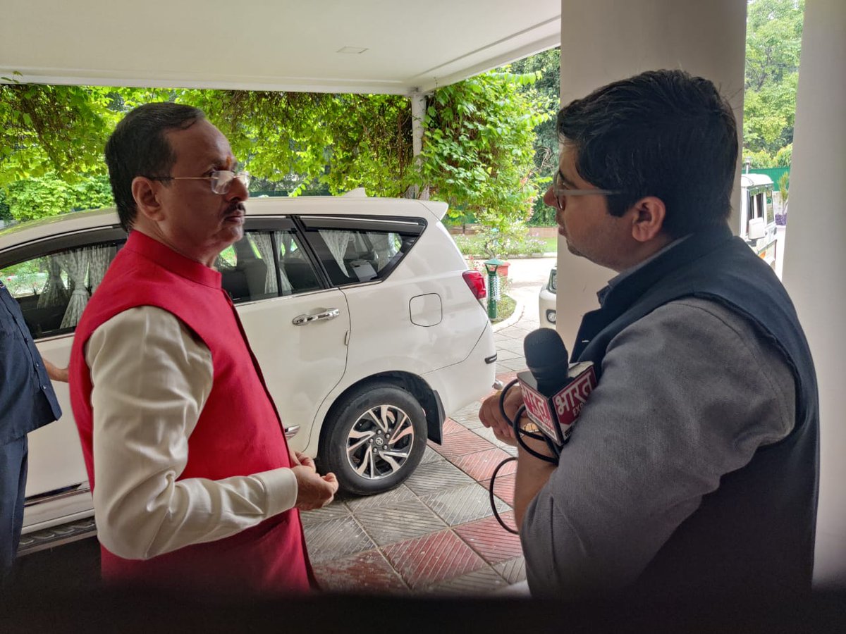 MohitReporter's tweet photo. उत्तर प्रदेश के पूर्व उप मुख्यमंत्री राज्यसभा सांसद दिनेश शर्मा जी भाई साहब को जन्मदिन की बहुत बहुत शुभकामनाएं, जो सभी को परिवार जैसा प्यार और सम्मान दे, राजनीति में ऐसे कम ही लोग मिलते हैं। आप दीर्घायु हों, स्वस्थ हों, प्रभु श्री राम का आशीर्वाद आप हमेशा बना रहे। @drdineshbjp https://t.co/IRTZuy91I8