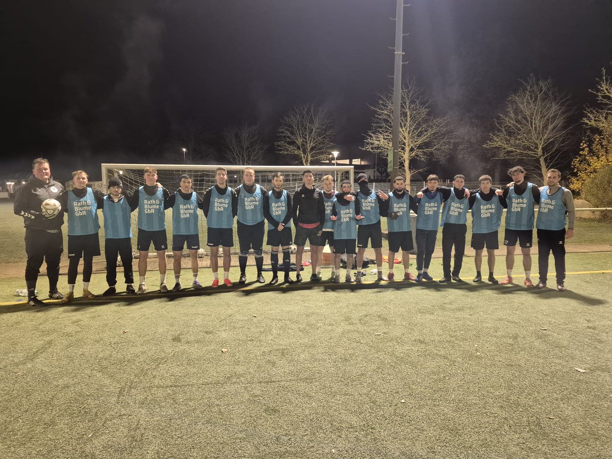 RathBlume's tweet photo. Für die zweite Herren vom TSV Neustadt haben wir frische blaue Leibchen bereitgestellt.
Perfekt für Training und Spielvorbereitung.

Wir haben uns, wie immer, um die Umsetzung gekümmert. Schnell, sauber und direkt einsatzbereit.

Kleine Unterstützung, großer Nutzen! https://t.co/9jtuVgUZwA