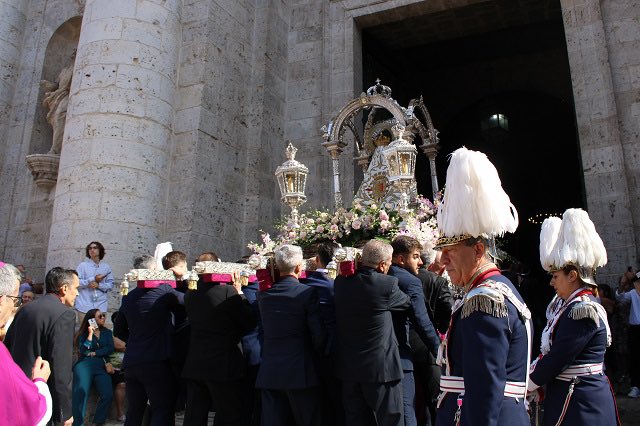 En vuestro 200 aniversario, queremos felicitar a la <a href="/PoliciaMV/">Policía Municipal Valladolid</a>. Gracias por abrir paso a nuestras procesiones, por cuidarnos en las calles y por acompañar a nuestros pasos vistiendo vuestra gala. Sois unos cofrades más.

Feliz Bicentenario