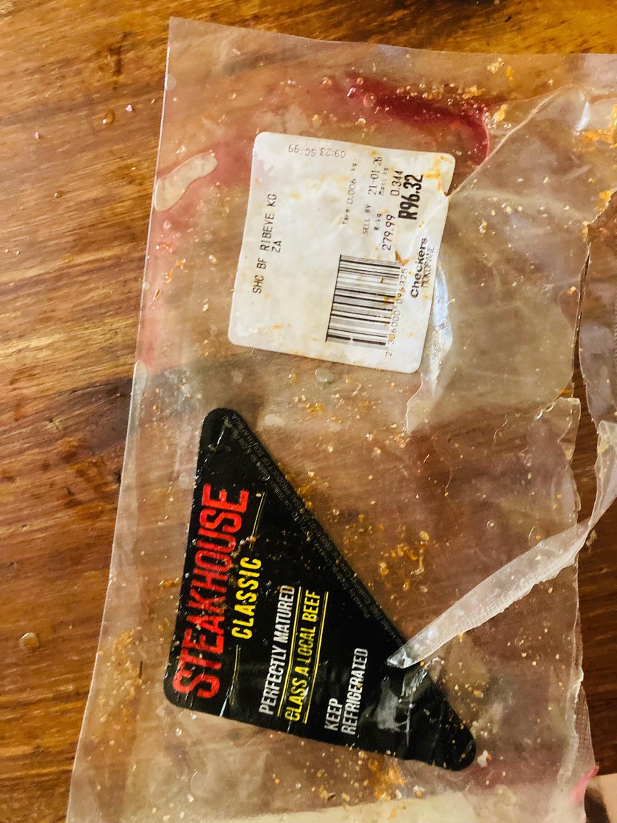 Chester01559559's tweet photo. @CheckersSA I bought a two steakhouse  with other items in Mokopane the crossing mall and I am sad to report that the steaks are rotten and have a bad smell. I was expecting excellent service from @CheckersSA since I have been shopping from your store for more than two years . https://t.co/0TYK5SYk86
