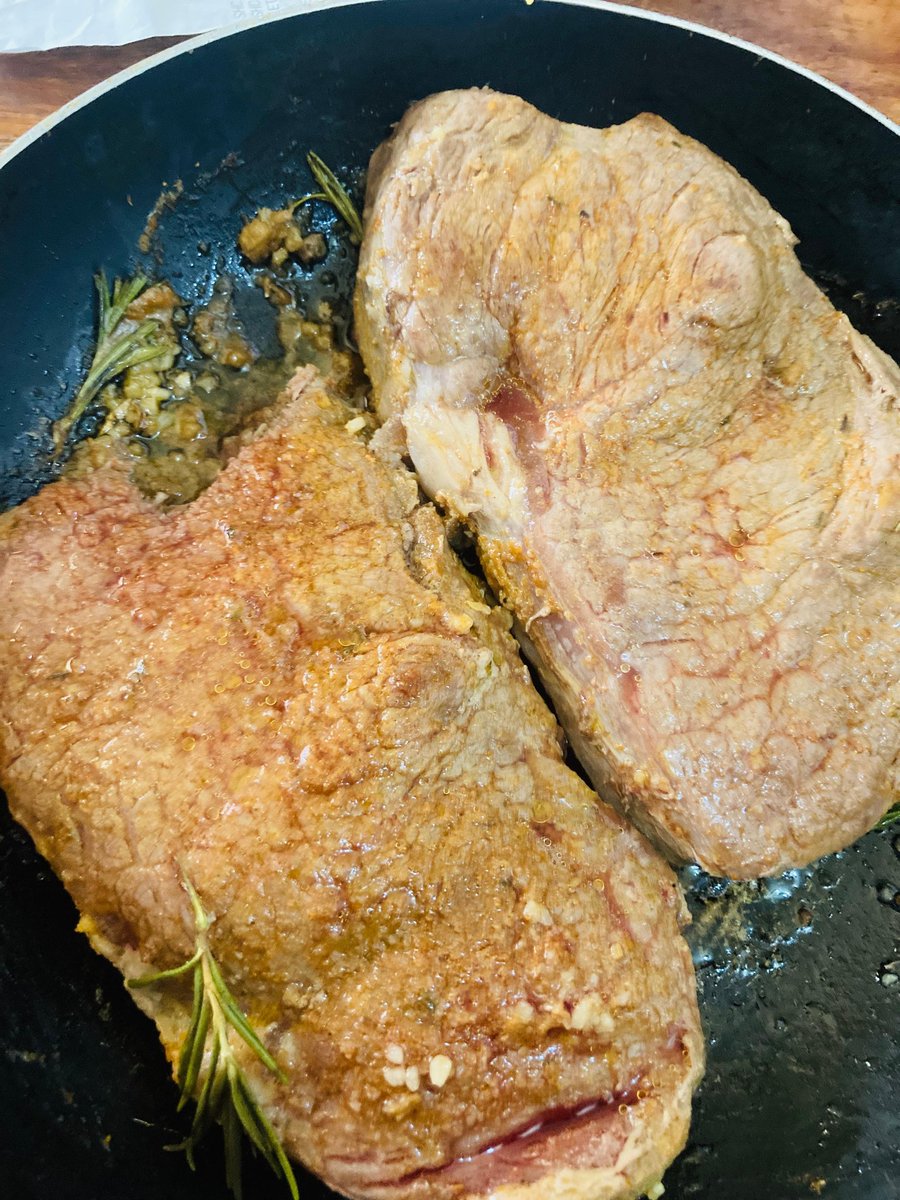Chester01559559's tweet photo. @CheckersSA I bought a two steakhouse  with other items in Mokopane the crossing mall and I am sad to report that the steaks are rotten and have a bad smell. I was expecting excellent service from @CheckersSA since I have been shopping from your store for more than two years . https://t.co/0TYK5SYk86